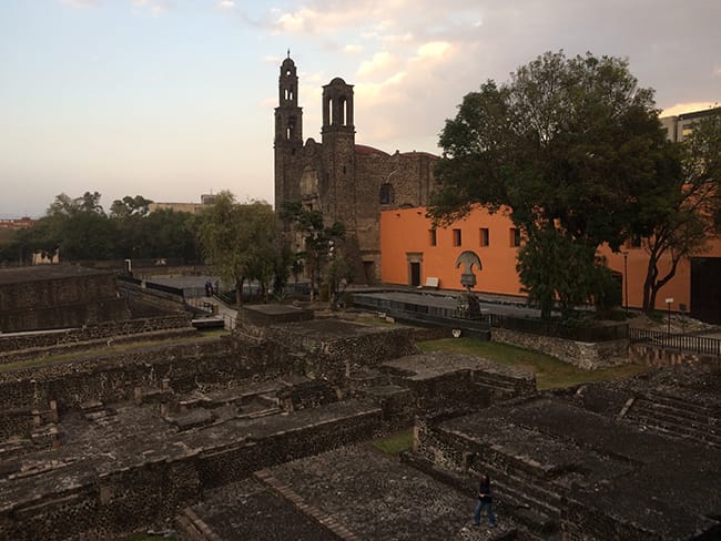 La ciudad está allá afuera
