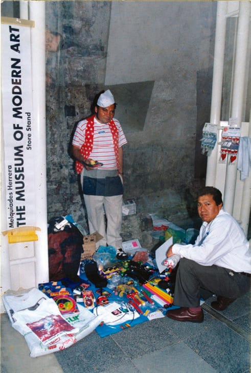 Autor no identificado, photograph of the action The Museum of Modern Art Store Stand Melquiades Herrera, 1997. Folio 063, MUAC.
